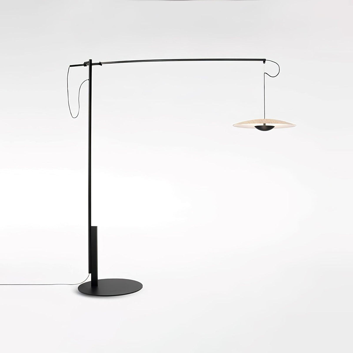 Ferinira lámpara de pie minimalista de aluminio