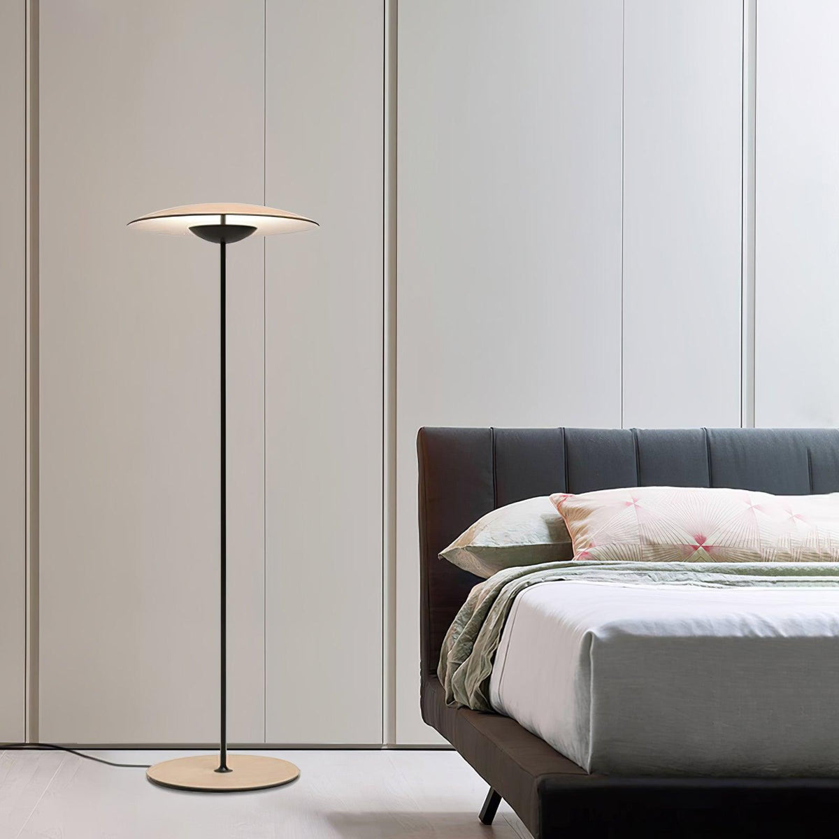 Ferinira lámpara de pie minimalista de aluminio