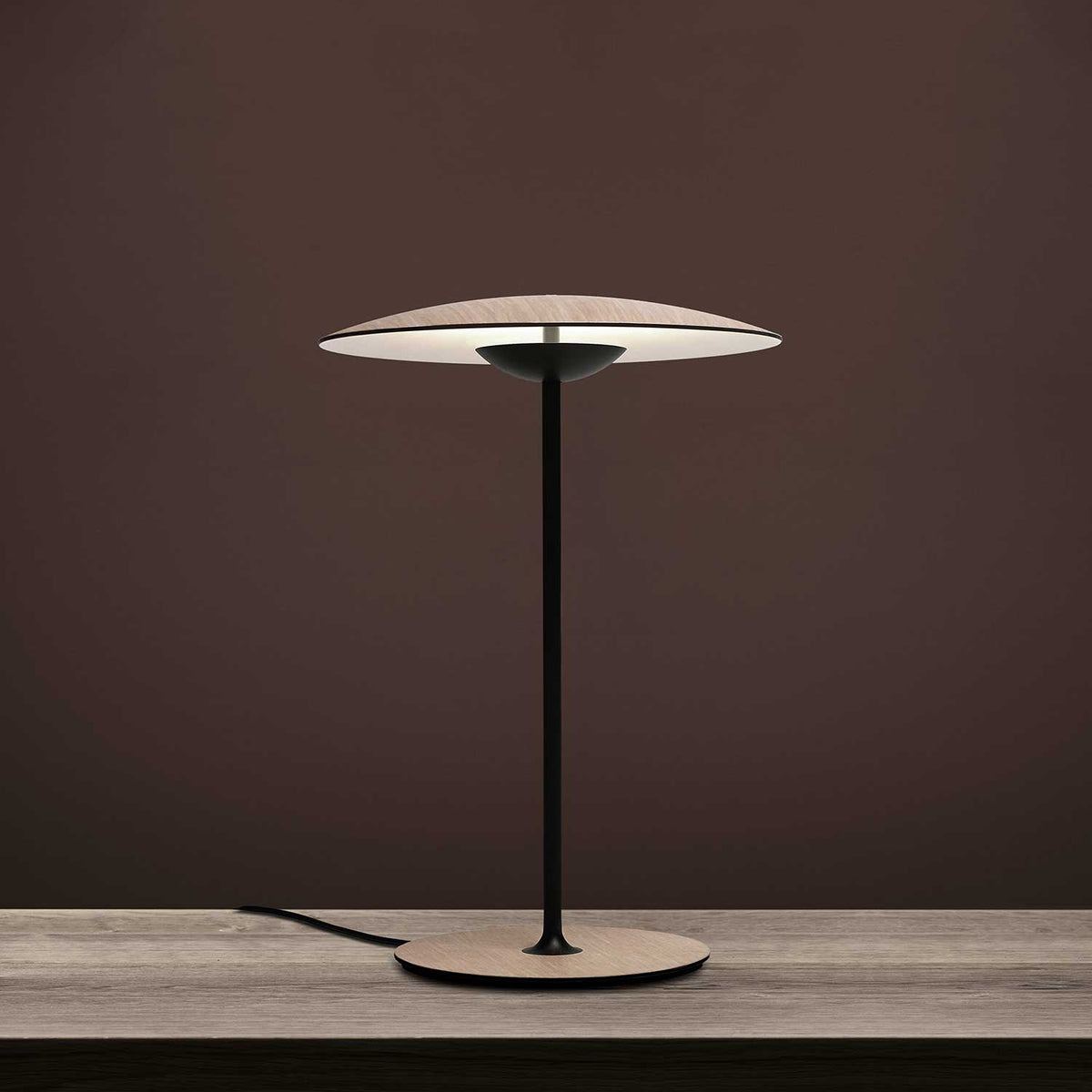 Elaarelia lámpara de mesa minimalista delgada