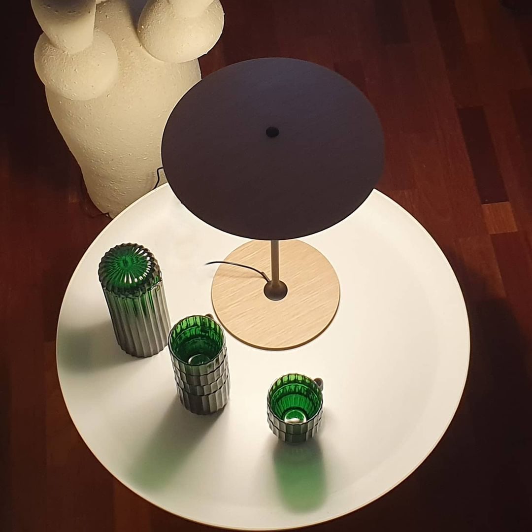 Elaarelia lámpara de mesa minimalista delgada