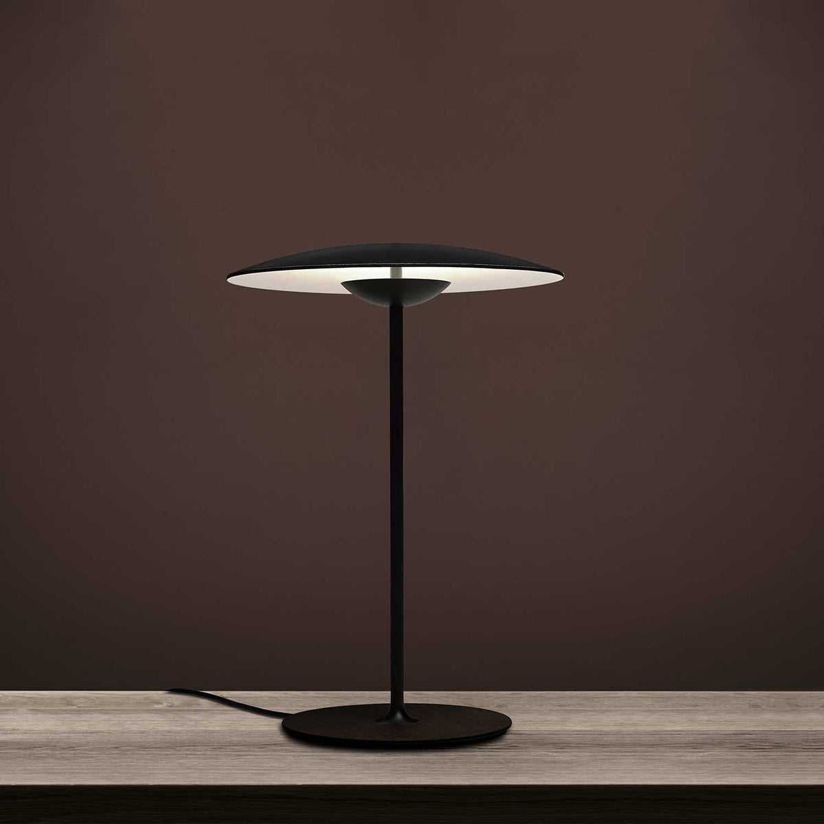 Elaarelia lámpara de mesa minimalista delgada
