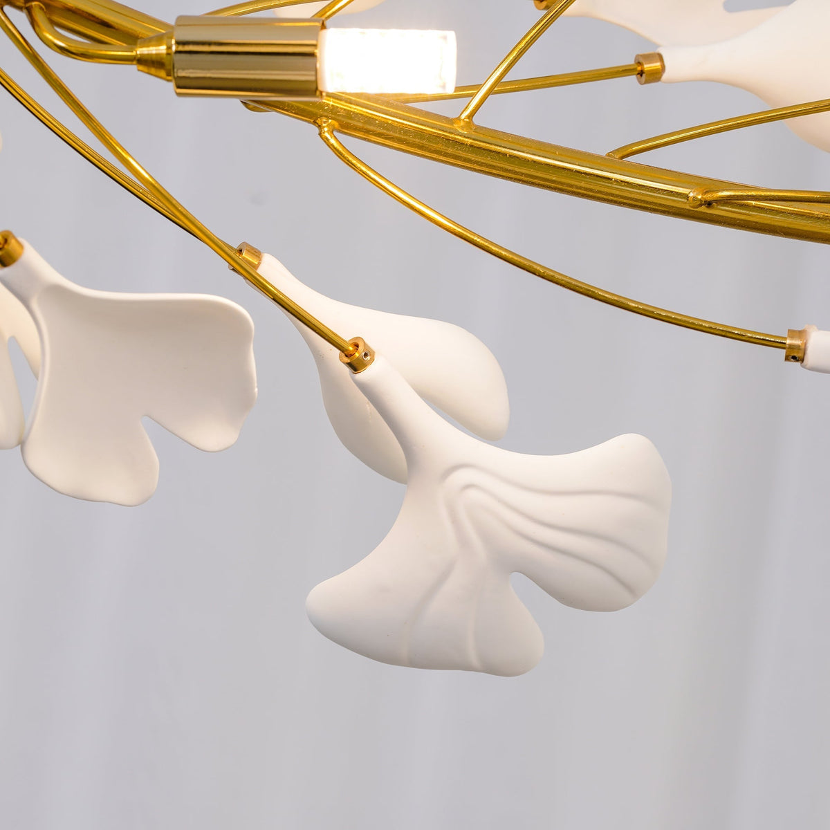 Umberis lámpara colgante Gingko Hojas de Porcelana dorada