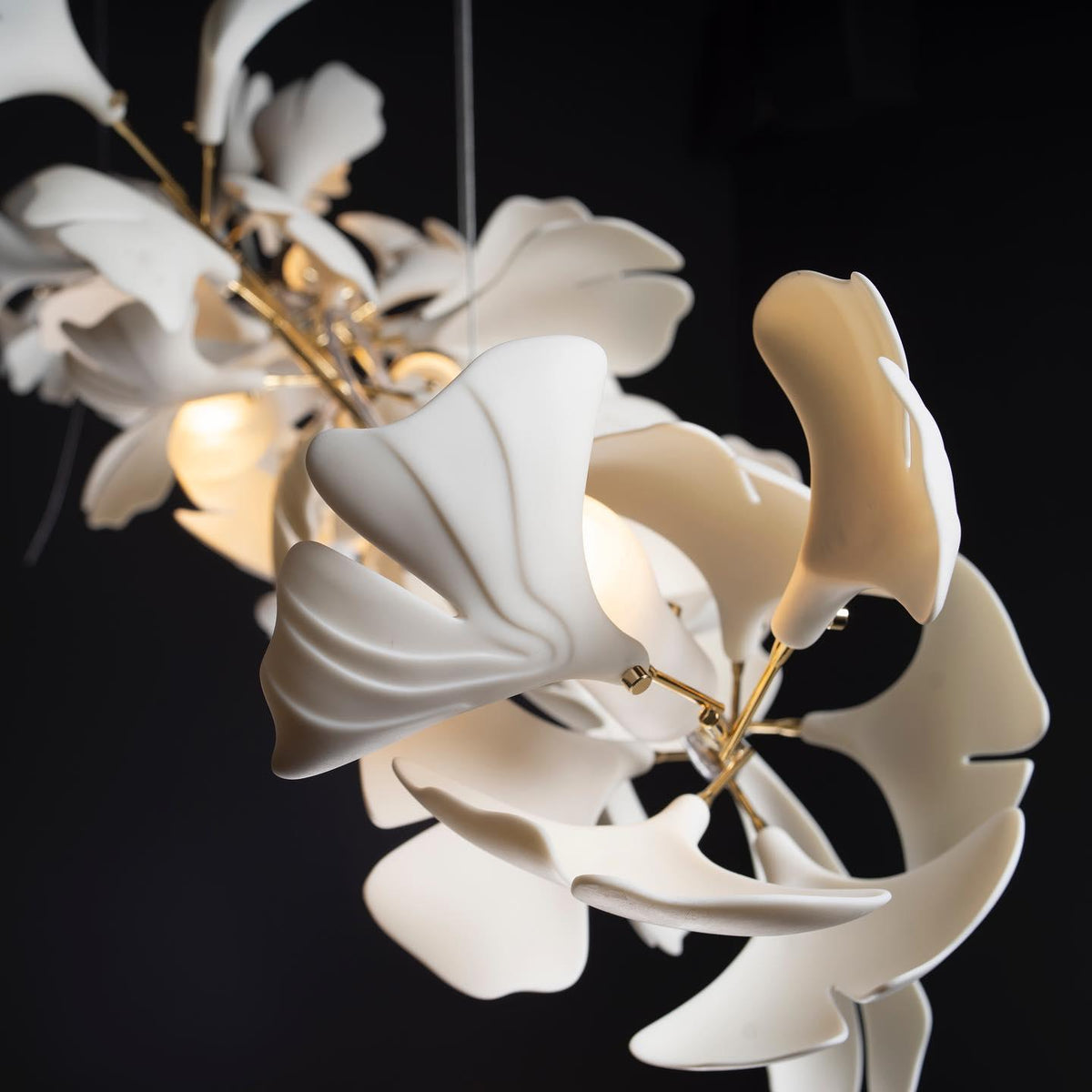 Umberis lámpara colgante Gingko Hojas de Porcelana dorada