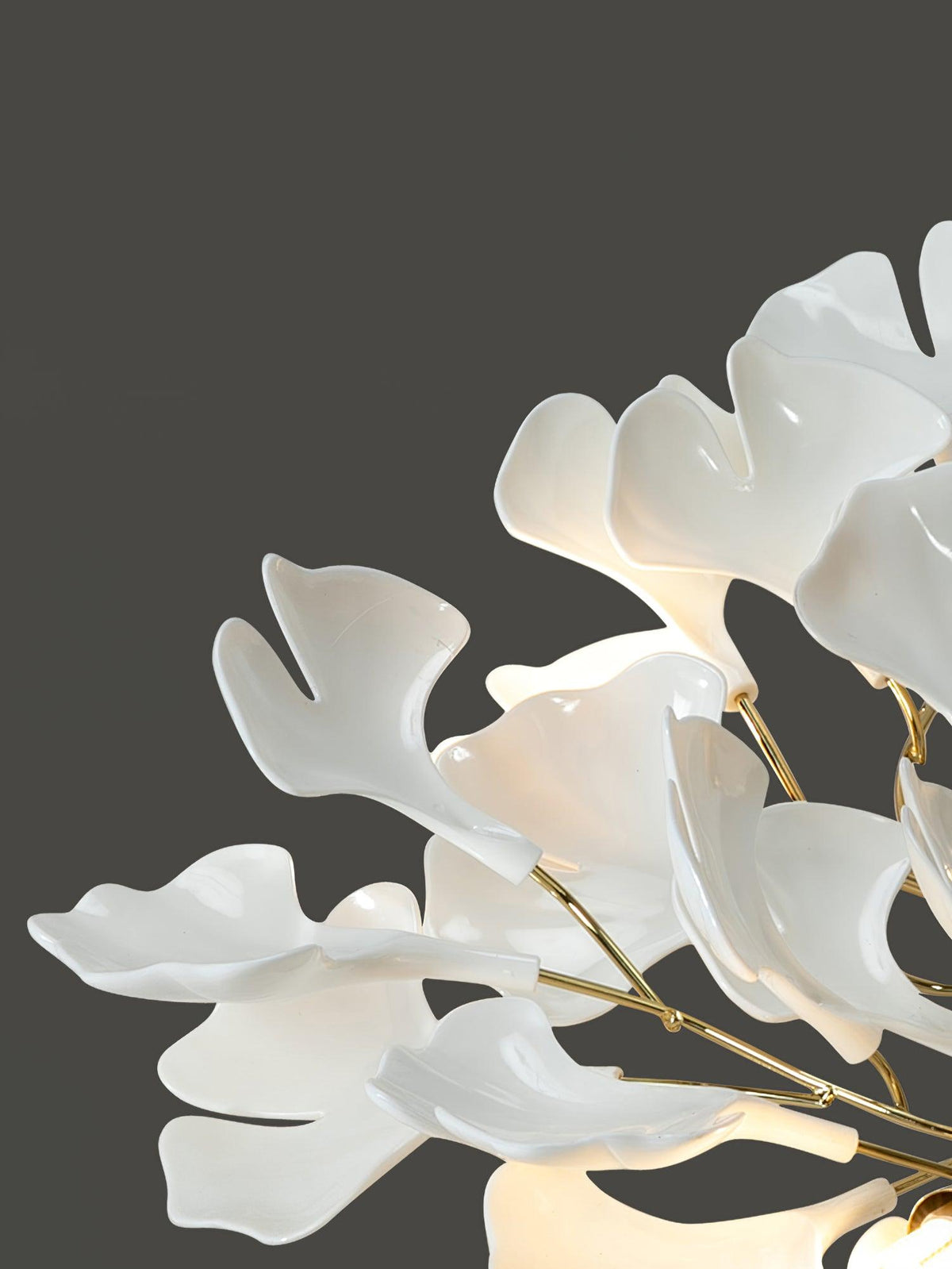 Orienaya lámpara de techo con hojas de Ginkgo y rama de latón