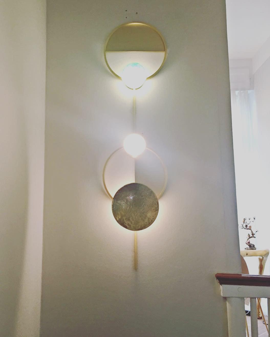 Elynis aplique de pared moderno en latón y vidrio