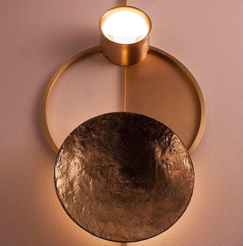 Elynis aplique de pared moderno en latón y vidrio