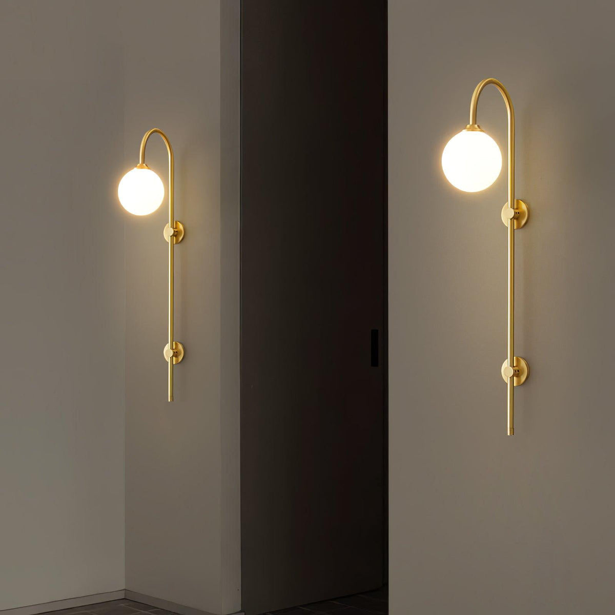 Nyvaris aplique de pared moderno minimalista de vidrio y latón con forma de globo