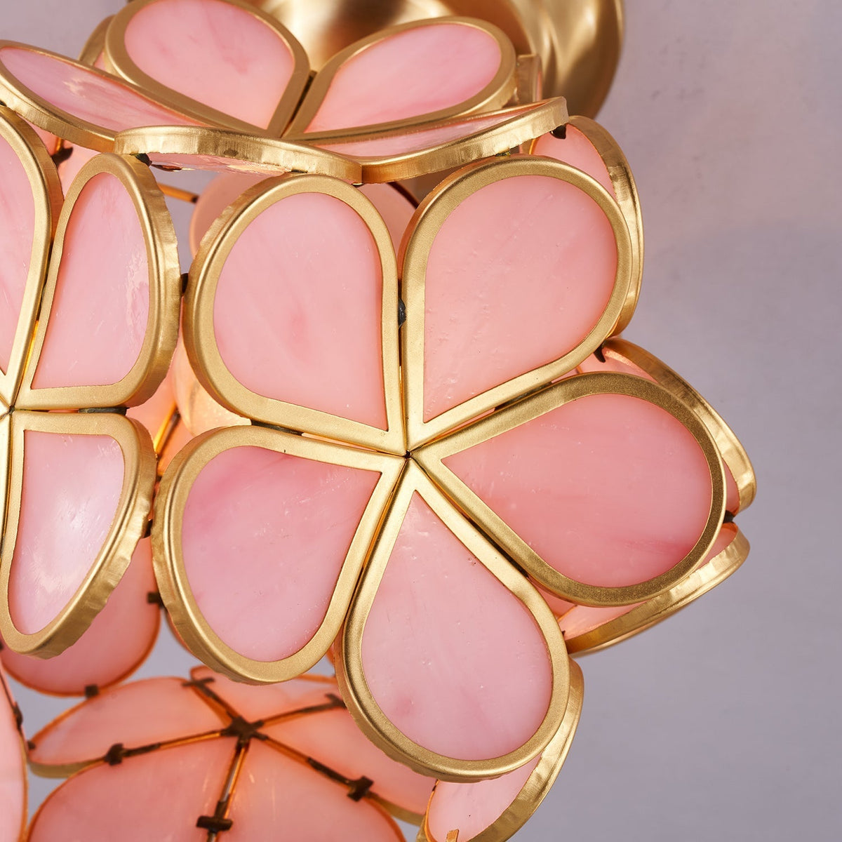 Ullaeiel lámpara de techo postmoderna de lujo con florón dorado y pantalla de vidrio