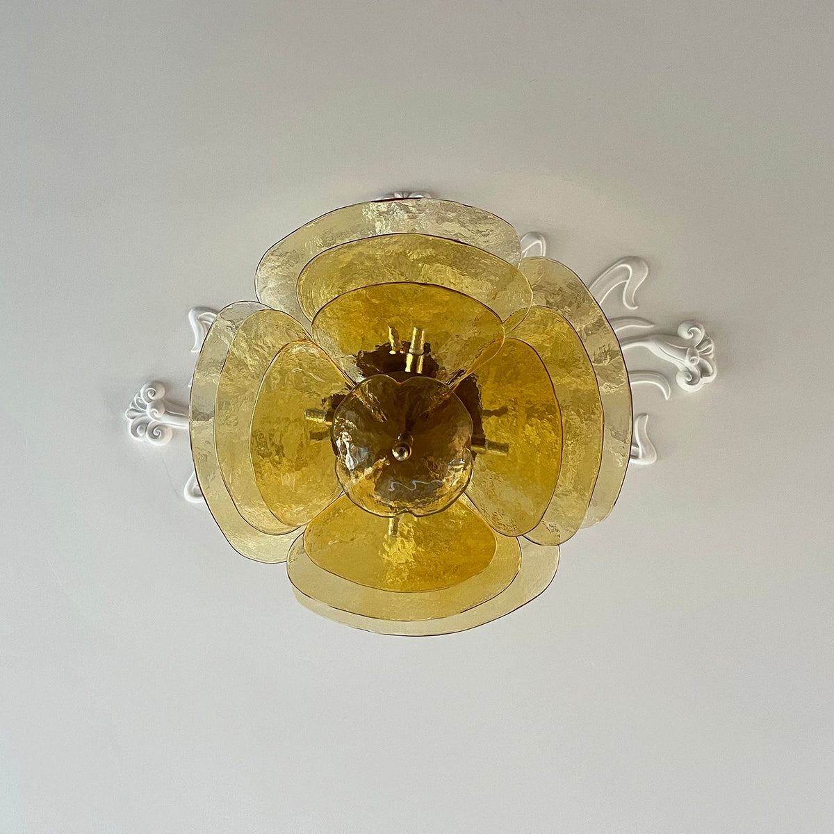 Crivs lámpara de araña dorada con pétalos de vidrio Murano de lujo