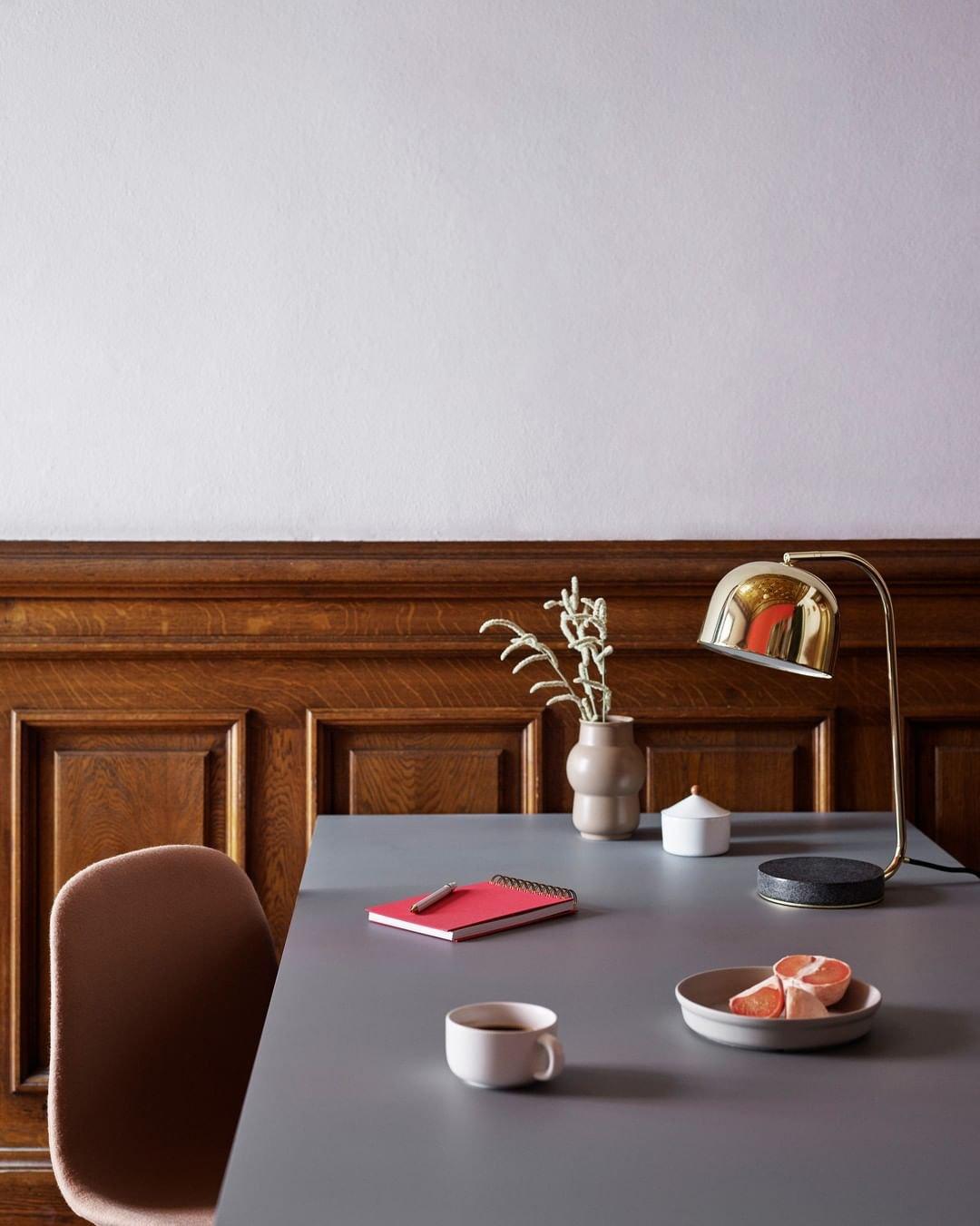 Noroora lámpara de mesa minimalista
