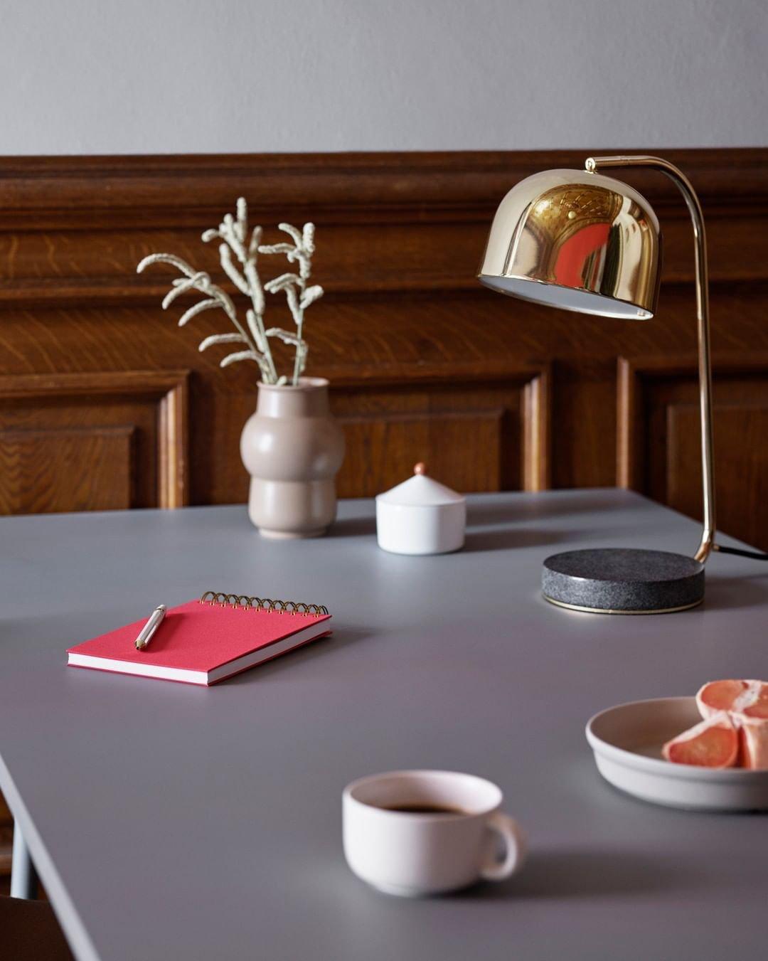 Noroora lámpara de mesa minimalista