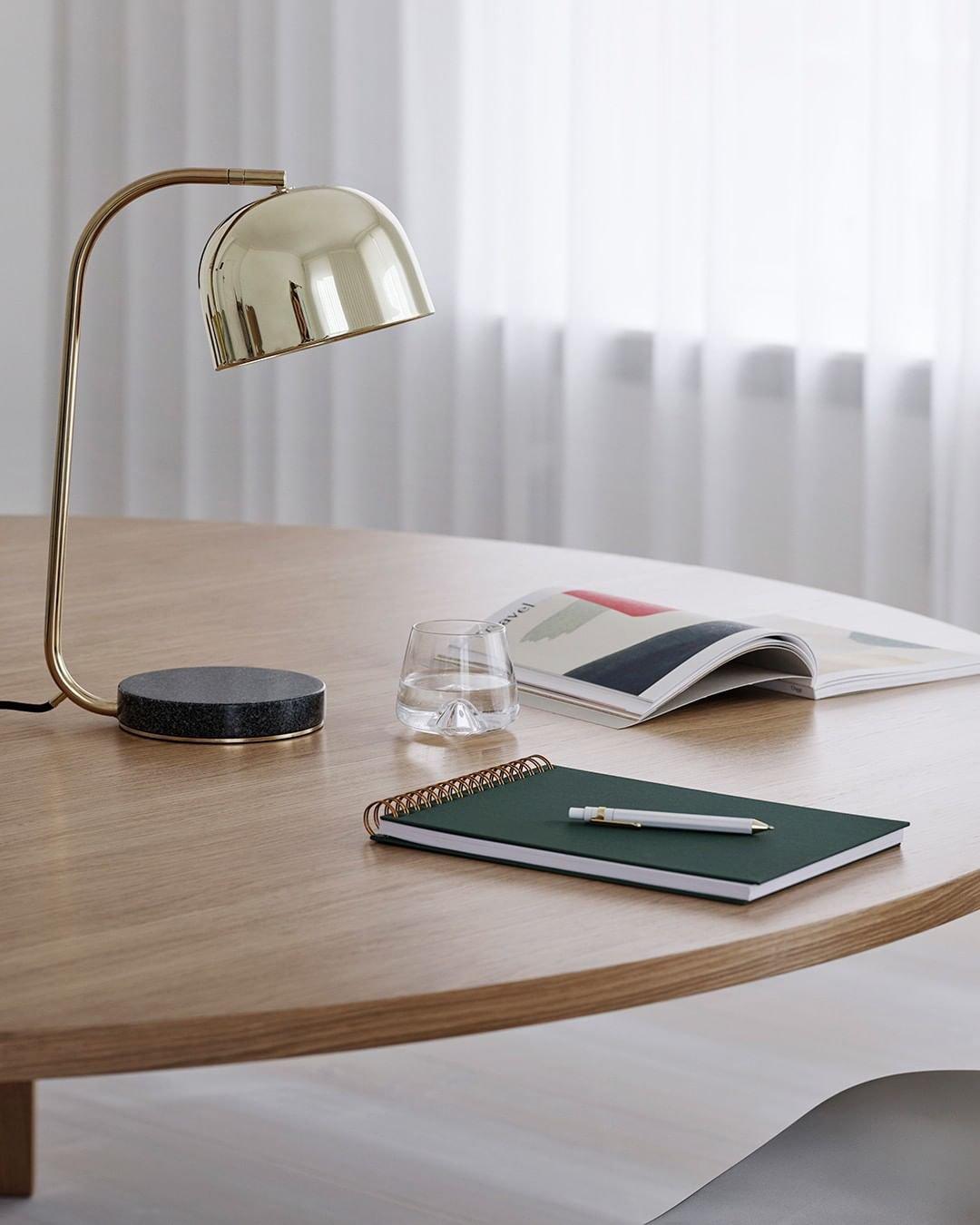 Noroora lámpara de mesa minimalista