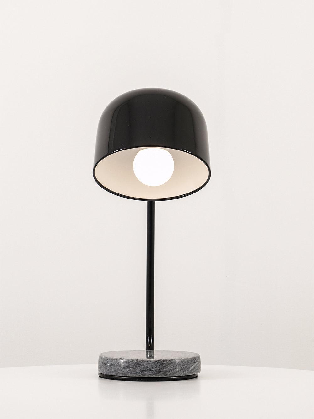 Noroora lámpara de mesa minimalista