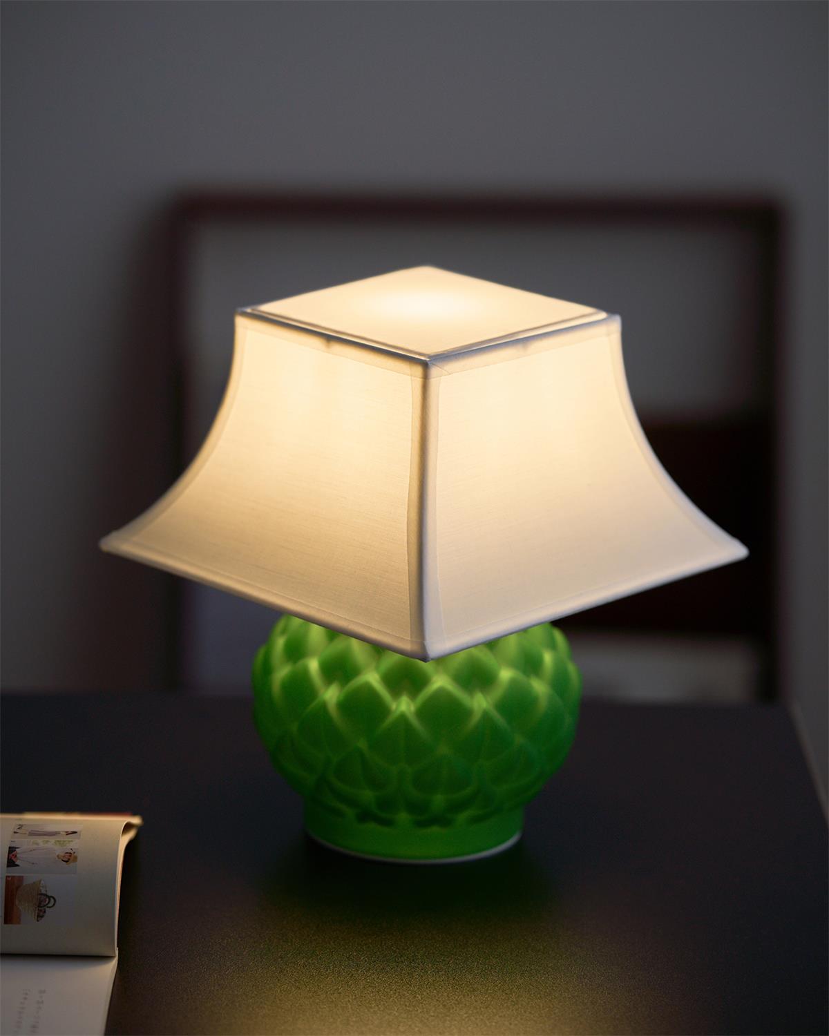 Grennet lámpara de mesa