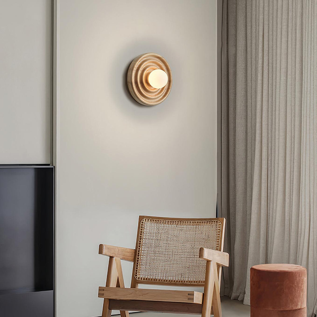 Aldinise aplique de pared efecto ondulado con cuerpo de madera de haya y cúpula de vidrio esfera