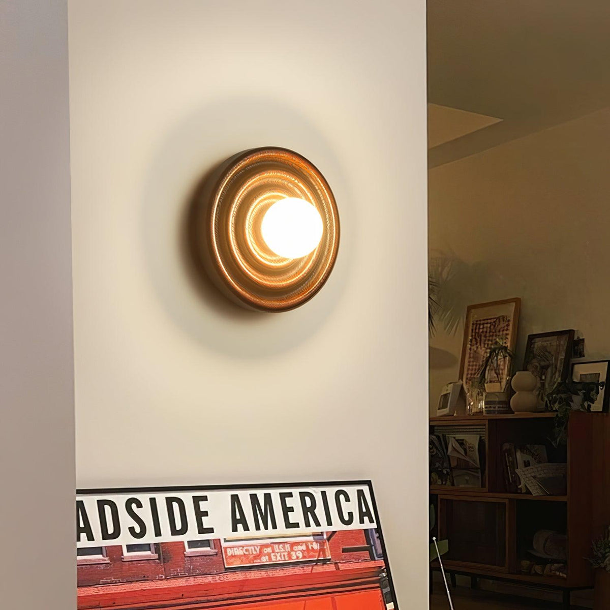 Aldinise aplique de pared efecto ondulado con cuerpo de madera de haya y cúpula de vidrio esfera