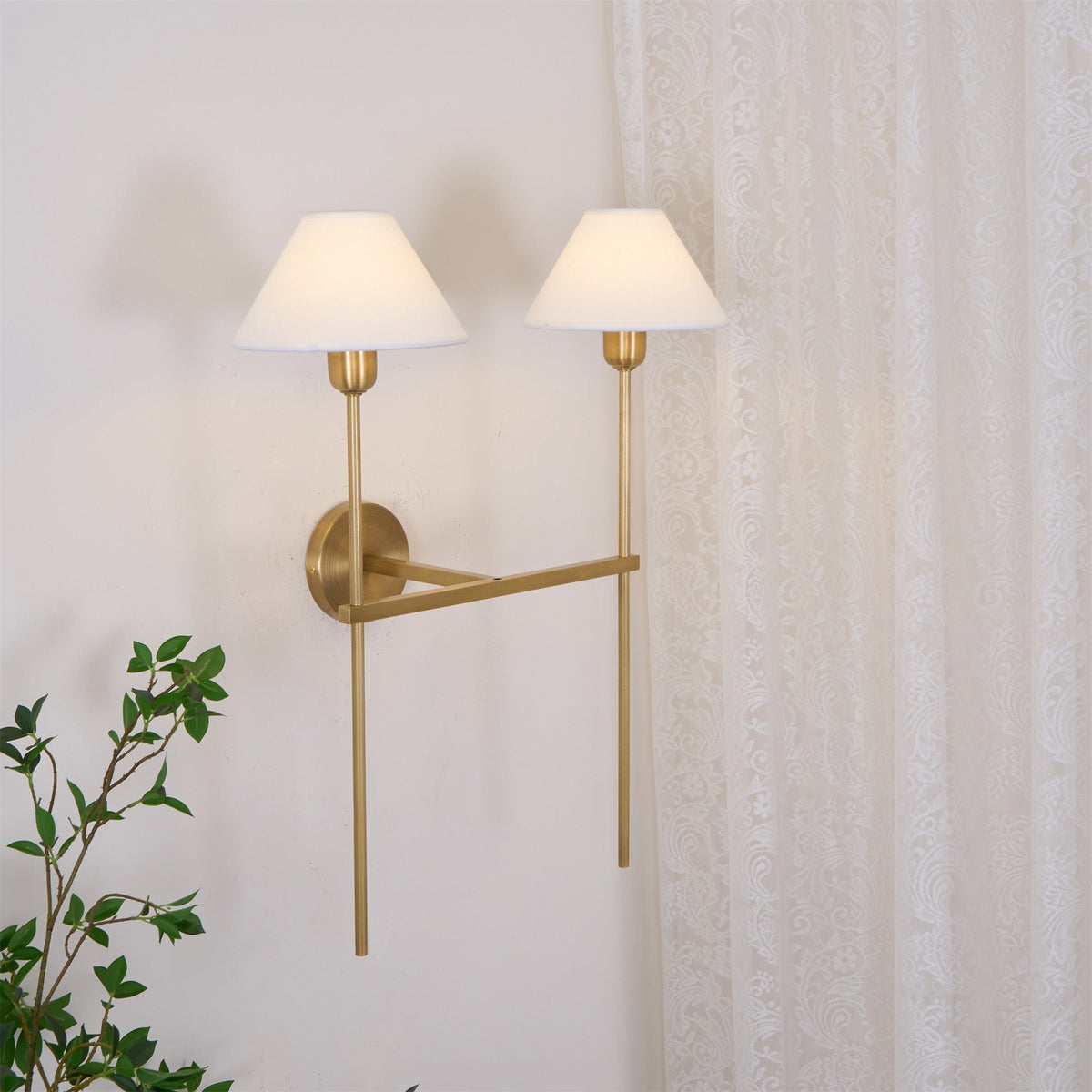 Silva Lámpara de Pared con Pantalla Cónica Blanca de Tela