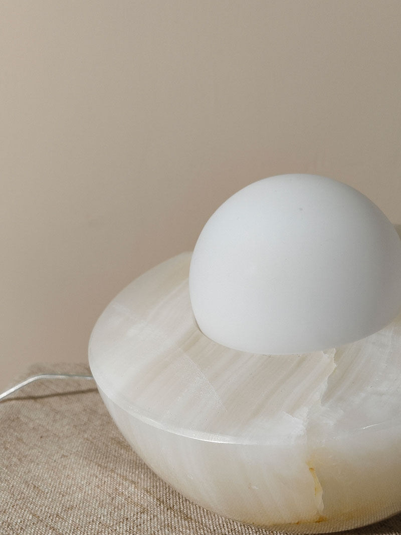 Fryle lámpara de mesa Jade Halo minimalista