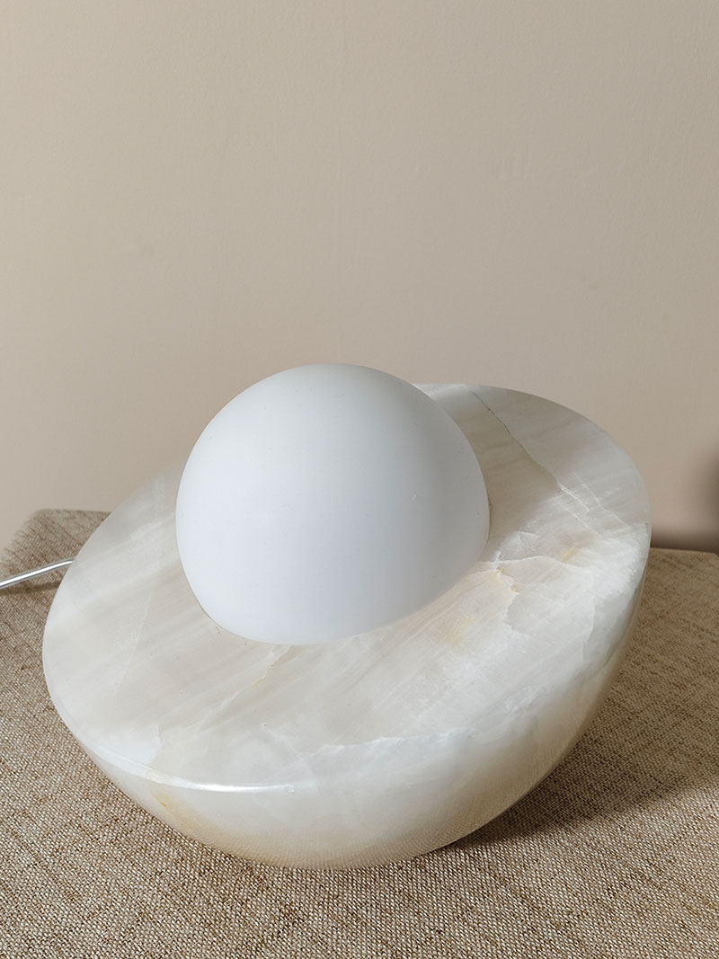 Fryle lámpara de mesa Jade Halo minimalista