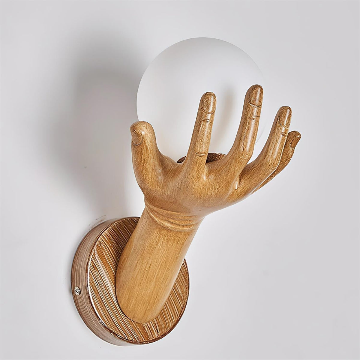 Aplique de pared con cuerpo de polímero y forma manual, pantalla esférica de madera esfera