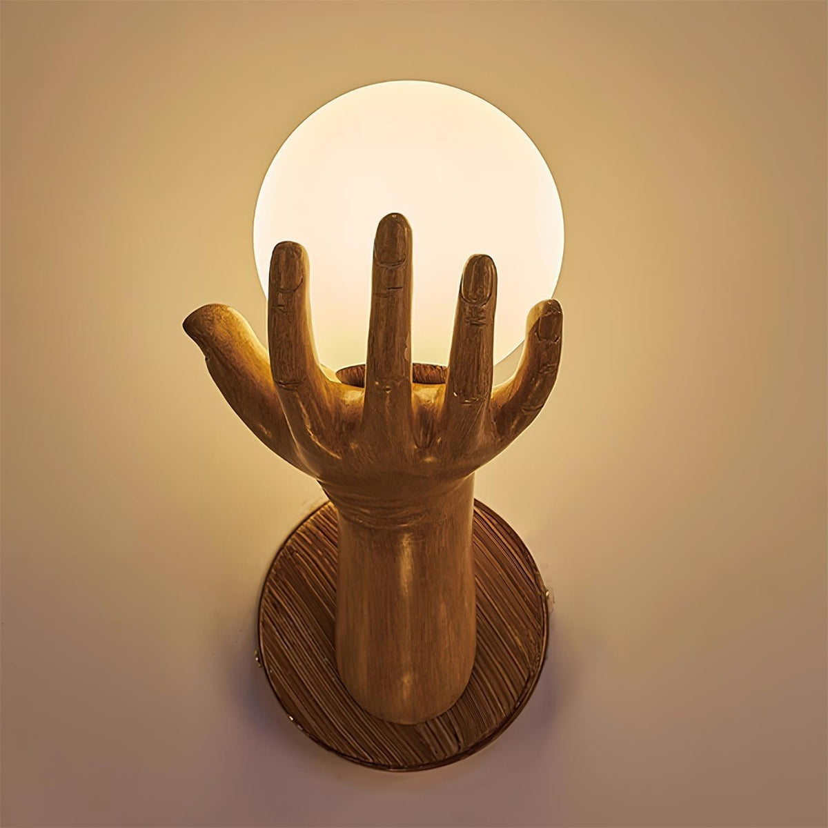 Aplique de pared con cuerpo de polímero y forma manual, pantalla esférica de madera esfera