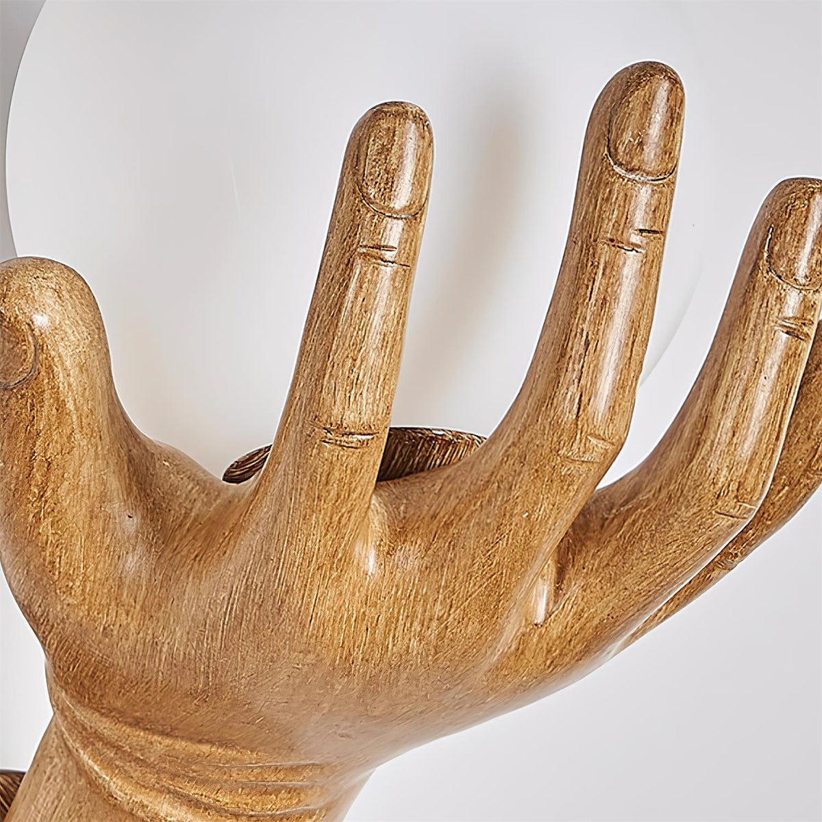 Aplique de pared con cuerpo de polímero y forma manual, pantalla esférica de madera esfera