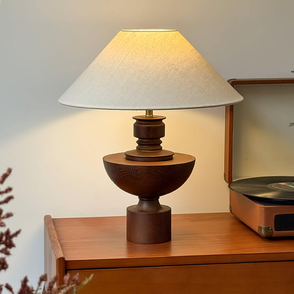 Dunell lámpara de mesa de madera y tejido vintage