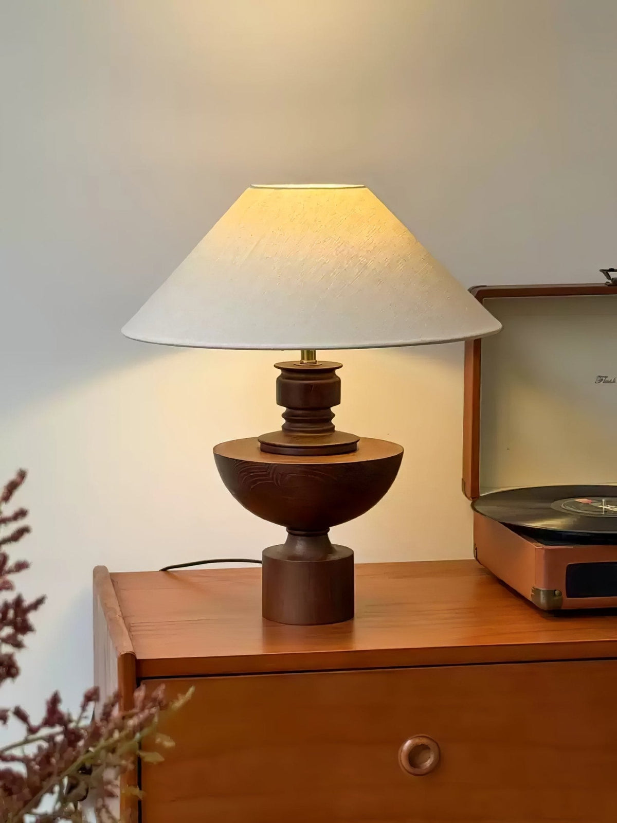 Dunell lámpara de mesa de madera y tejido vintage