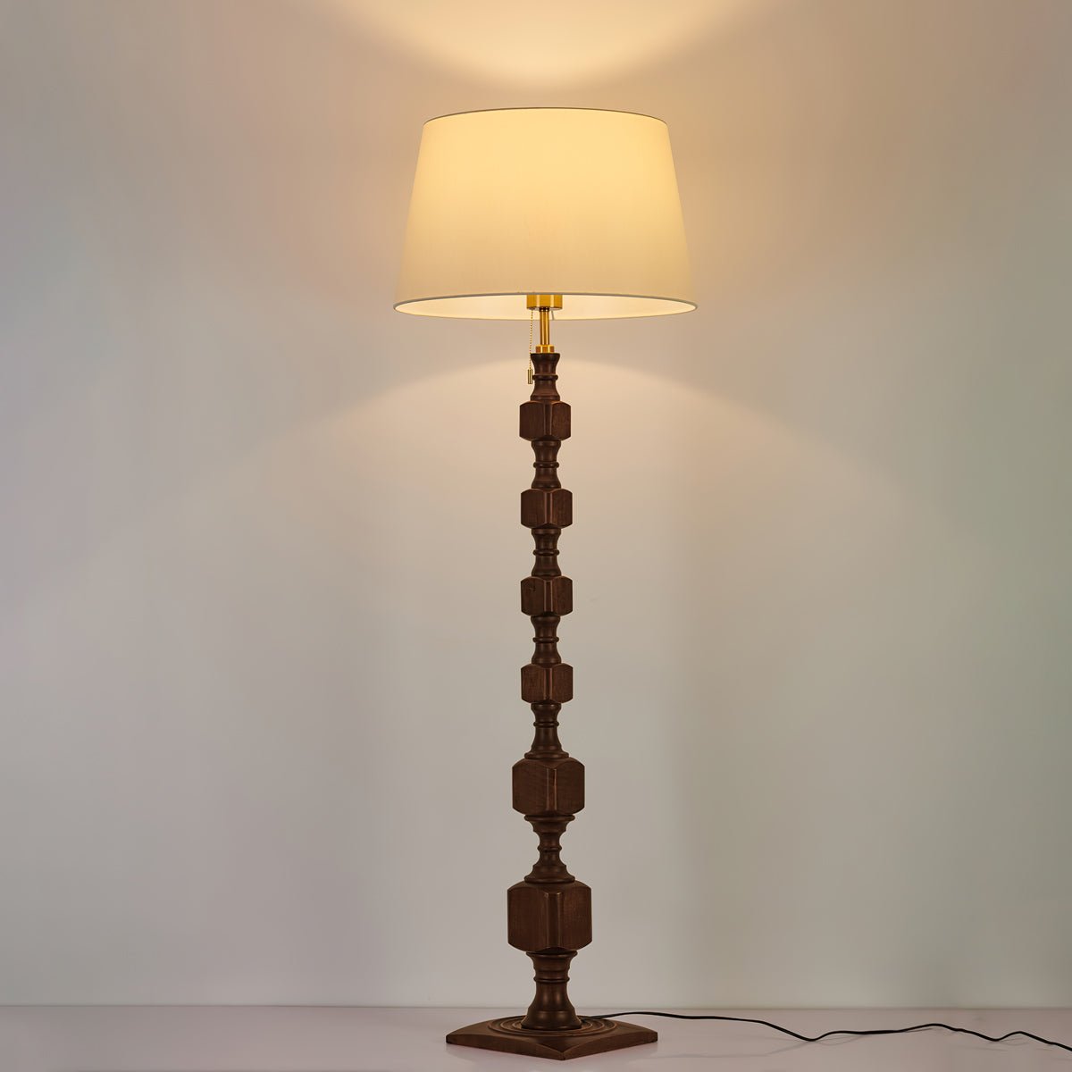 Sylarelle lámpara de pie Hexas de madera