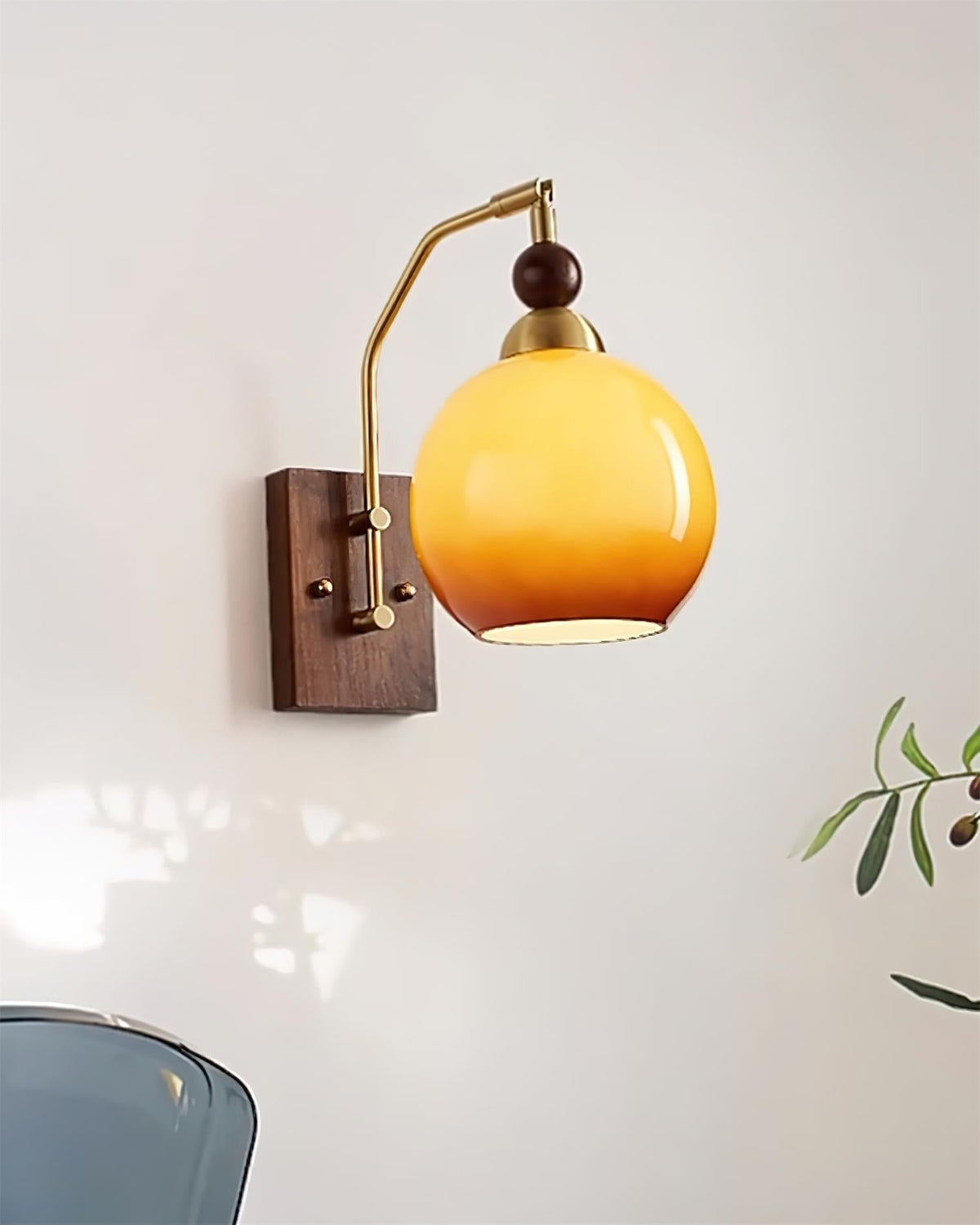 Rinuette aplique de pared de latón, vidrio y madera nogal