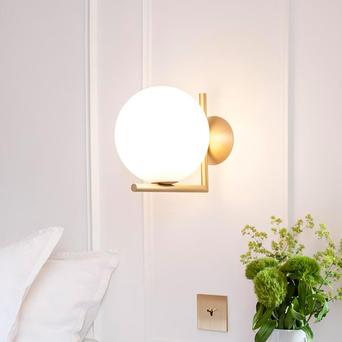 Joanna aplique de pared moderno minimalista en vidrio soplado opalino