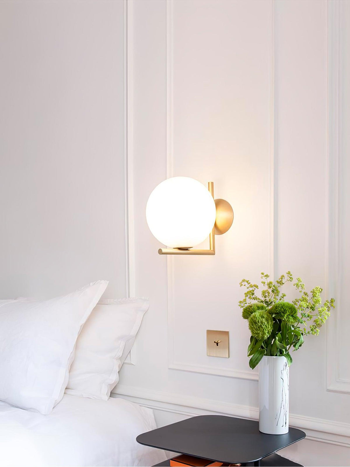 Joanna aplique de pared moderno minimalista en vidrio soplado opalino