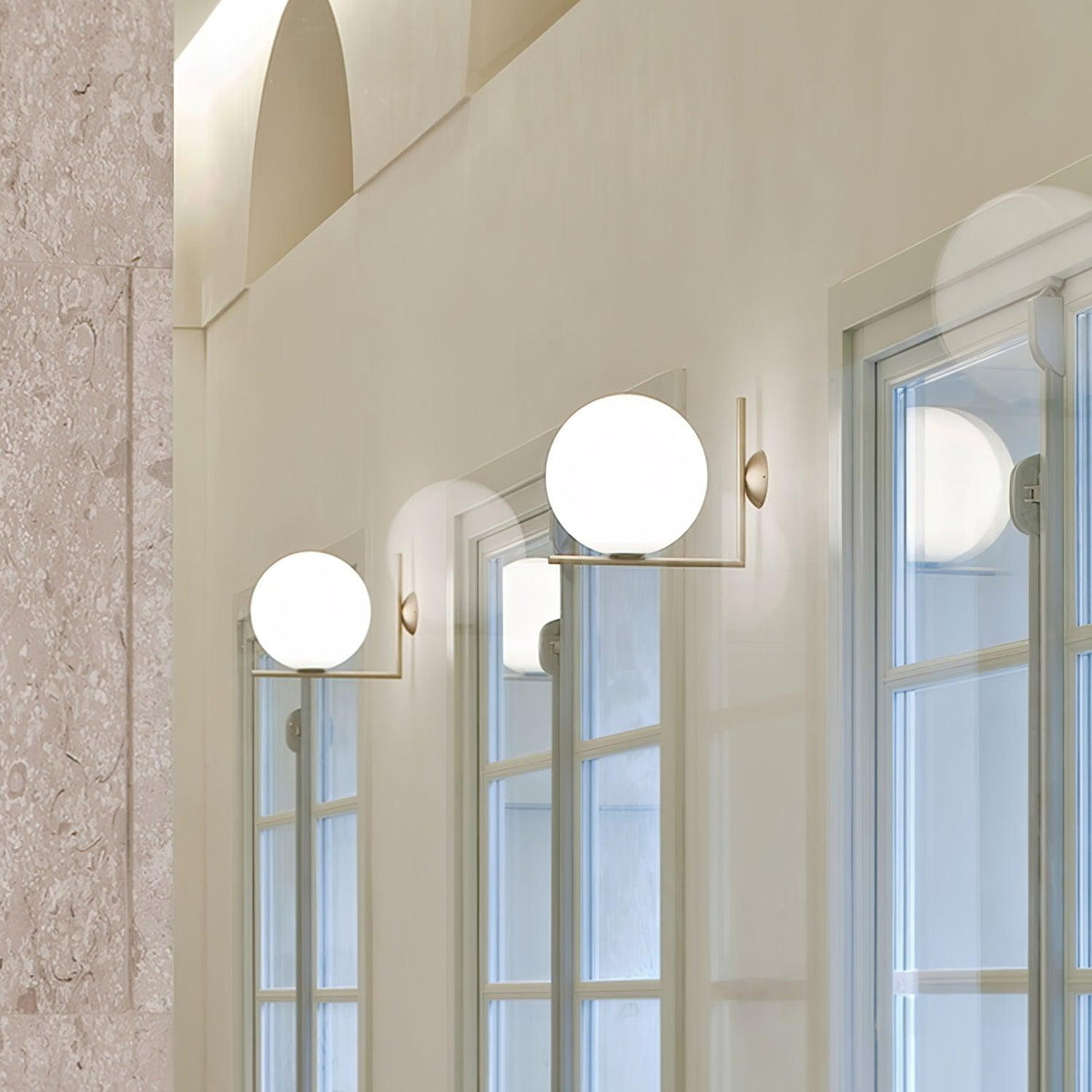 Joanna aplique de pared moderno minimalista en vidrio soplado opalino