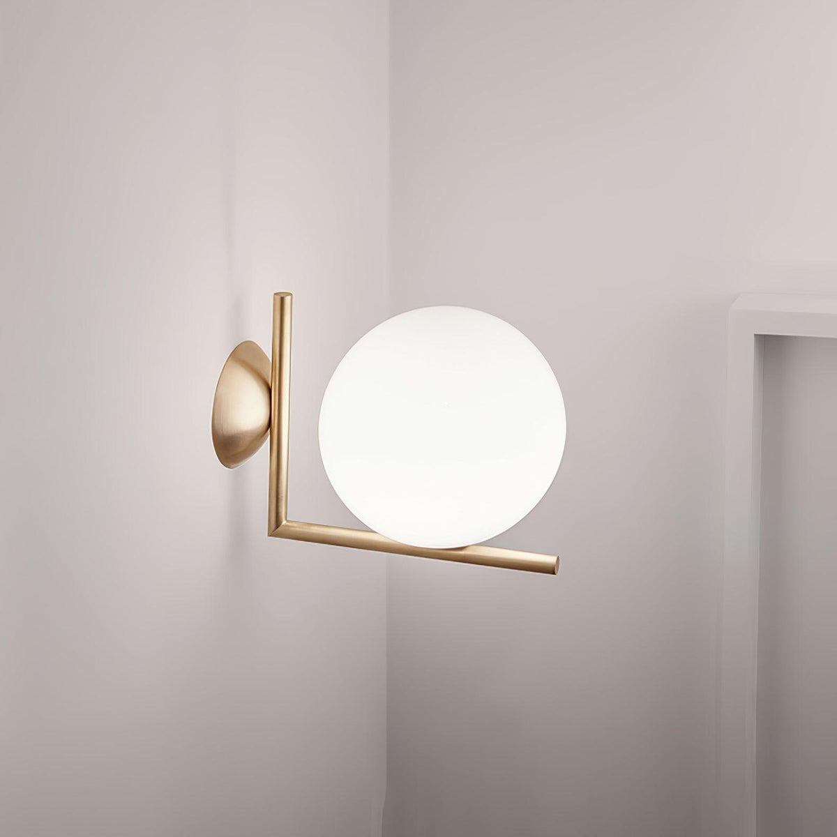 Joanna aplique de pared moderno minimalista en vidrio soplado opalino