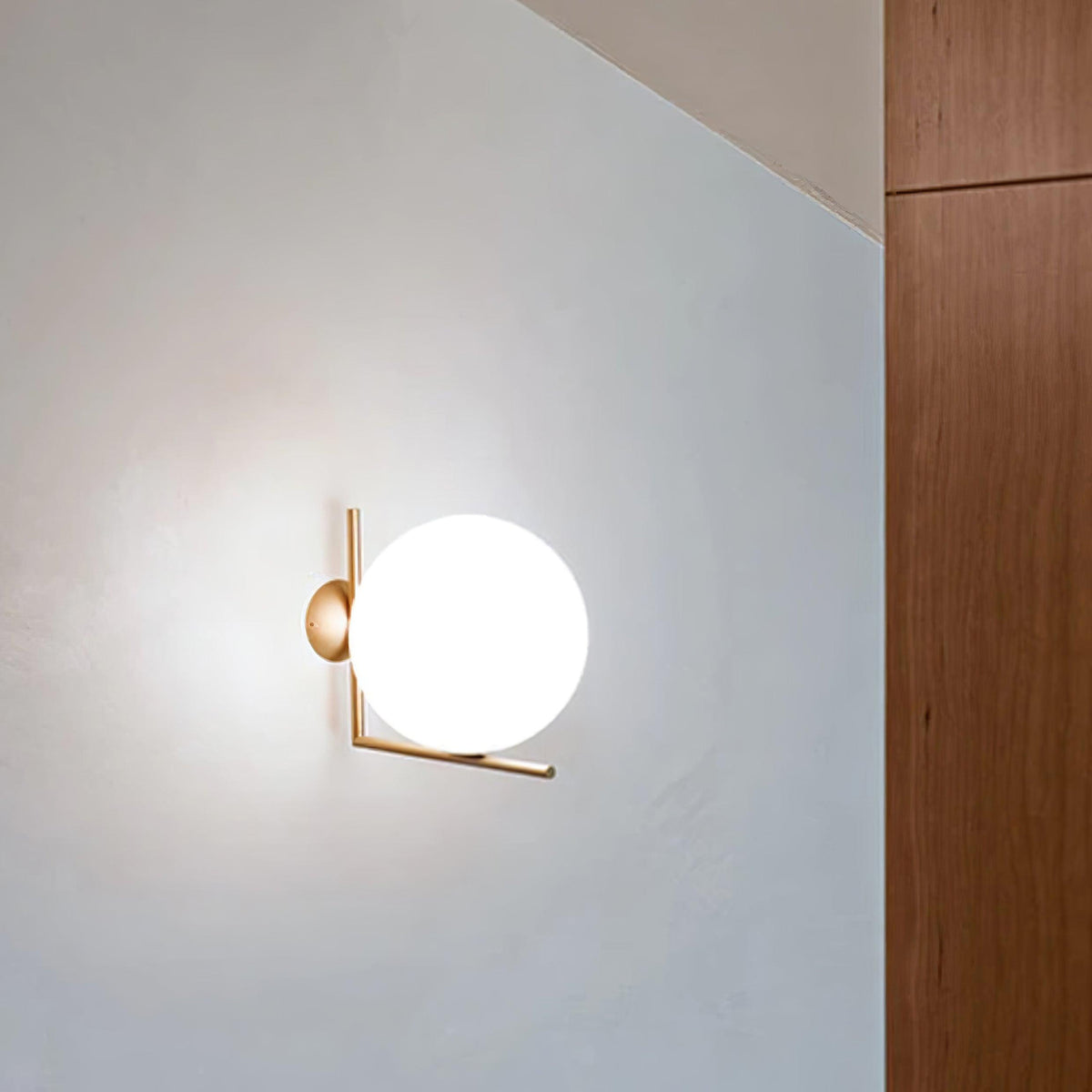 Joanna aplique de pared moderno minimalista en vidrio soplado opalino