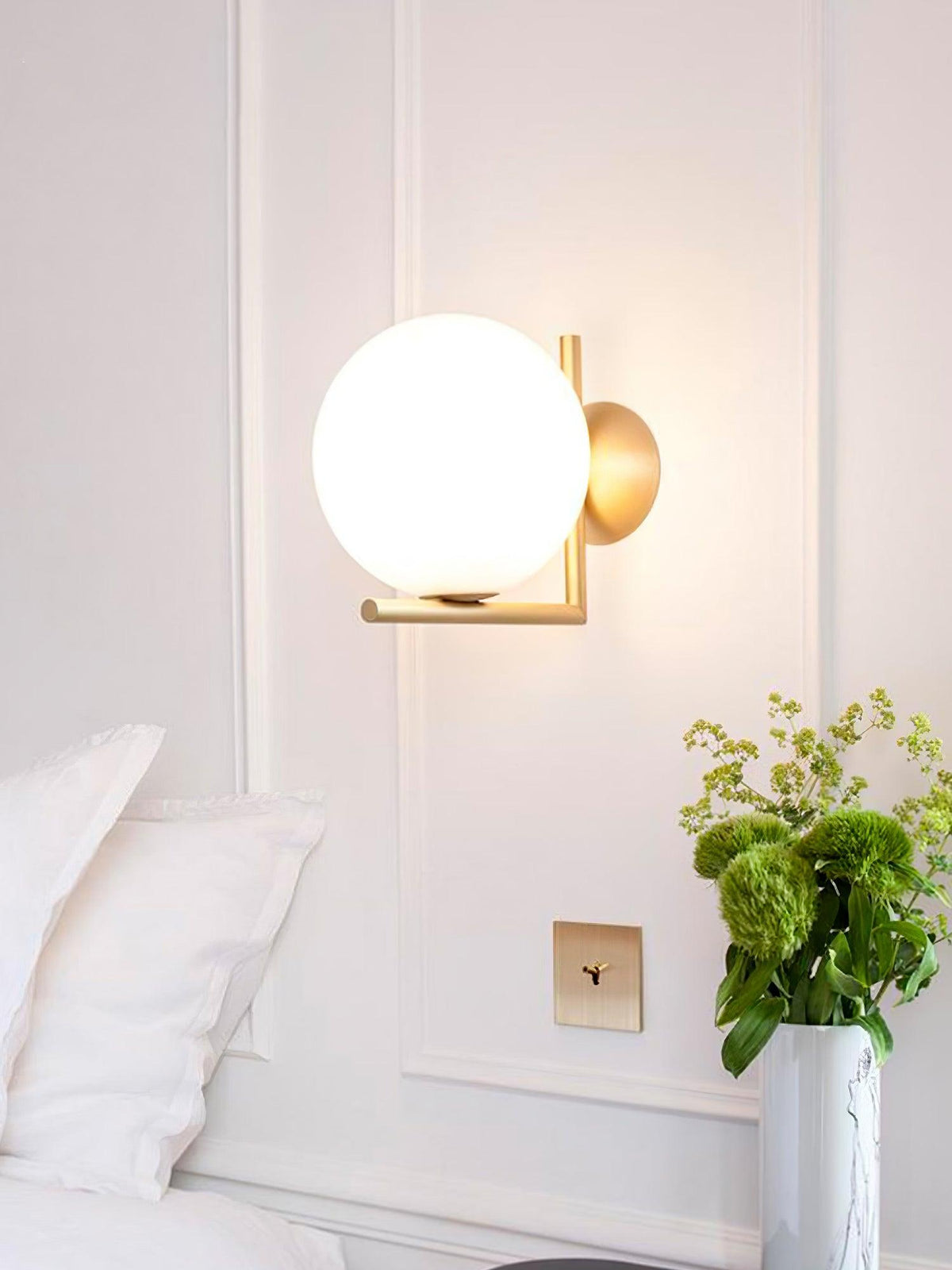 Joanna aplique de pared moderno minimalista en vidrio soplado opalino