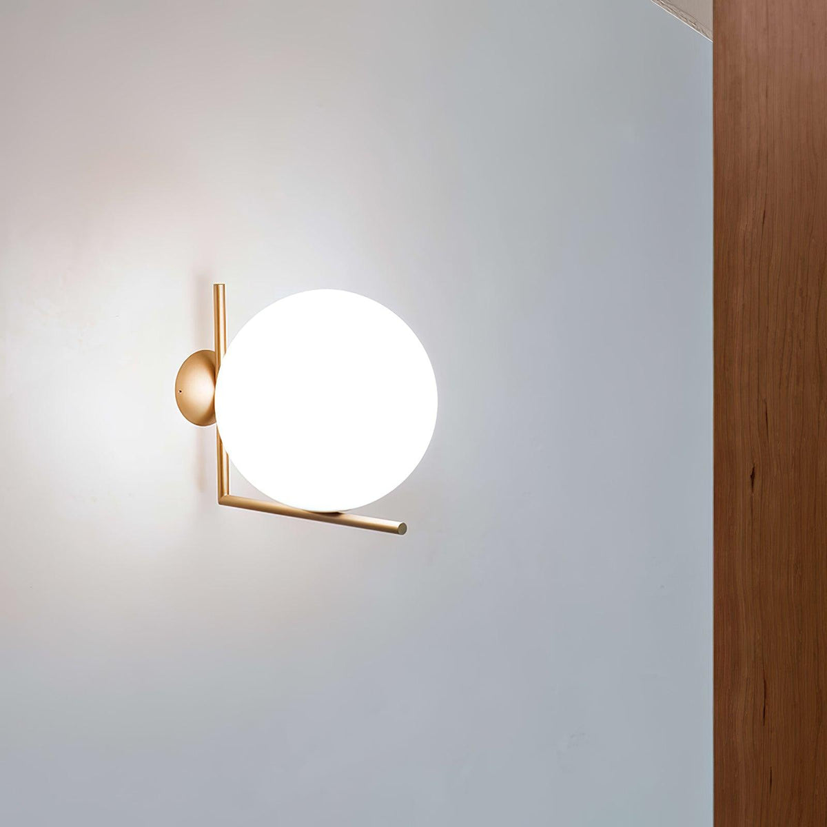 Joanna aplique de pared moderno minimalista en vidrio soplado opalino