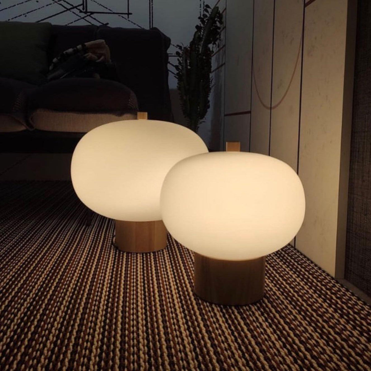 Jaldes lámpara de mesa de madera y vidrio