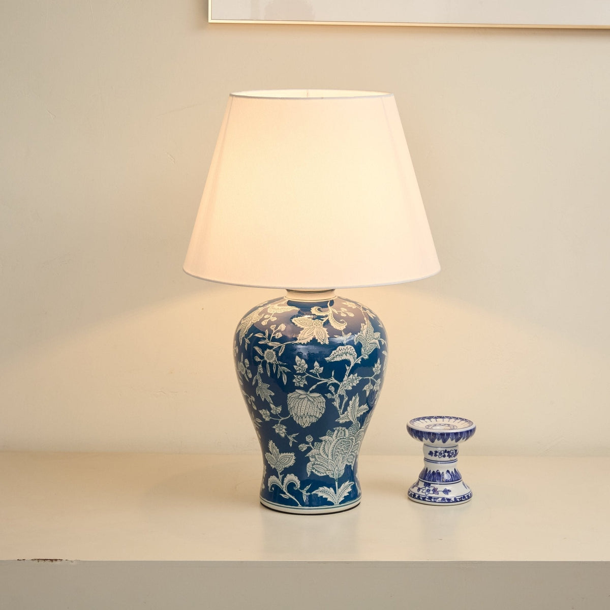Indigo lámpara de mesa con motivos florales en cerámica
