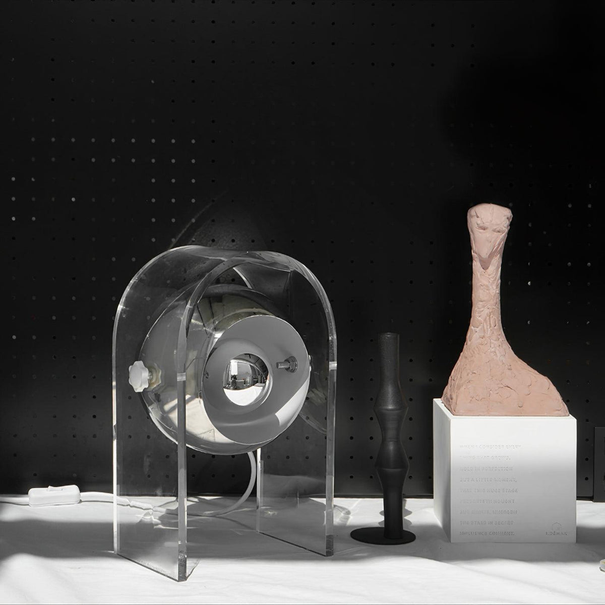 Tynza lámpara de mesa de acero futurista