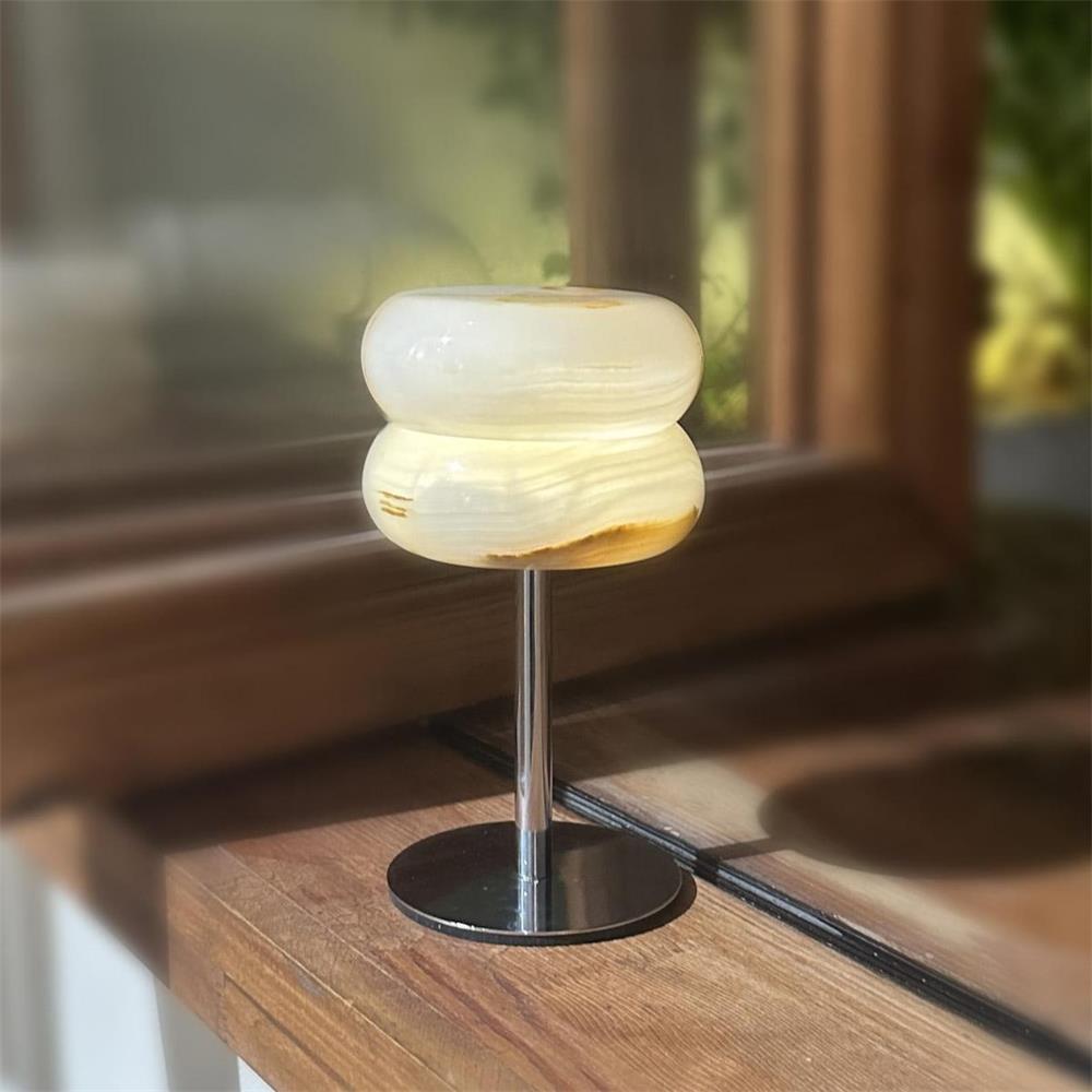 Nivaraine lámpara de mesa de alabastro con forma de dona