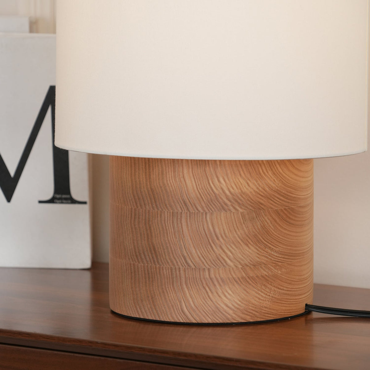 Alvira lámpara de mesa de madera