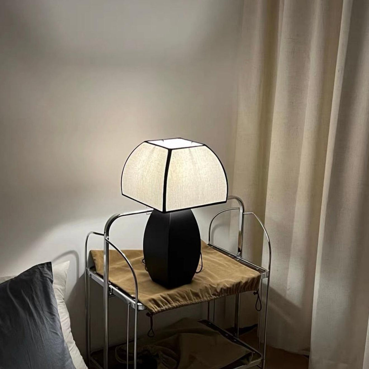 Alux lámpara de mesa minimalista de tejido