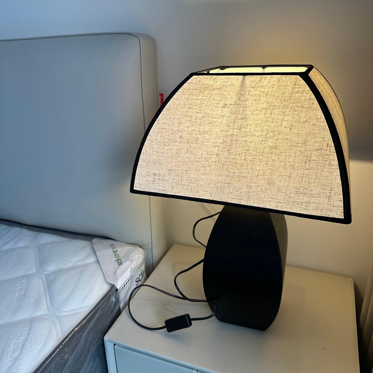Alux lámpara de mesa minimalista de tejido