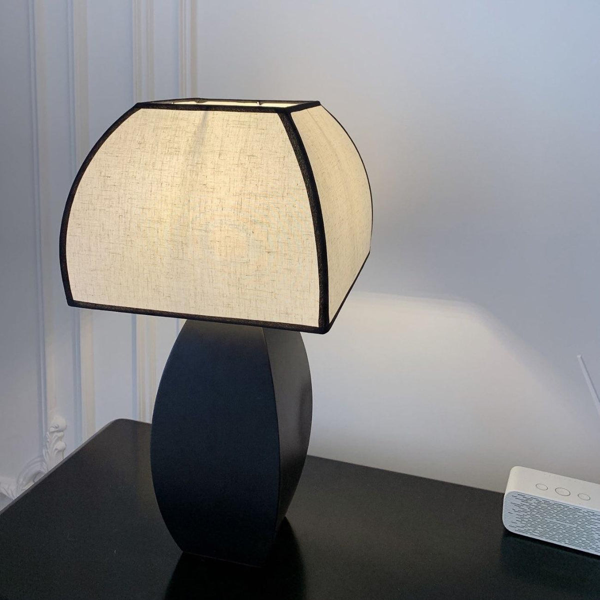 Alux lámpara de mesa minimalista de tejido