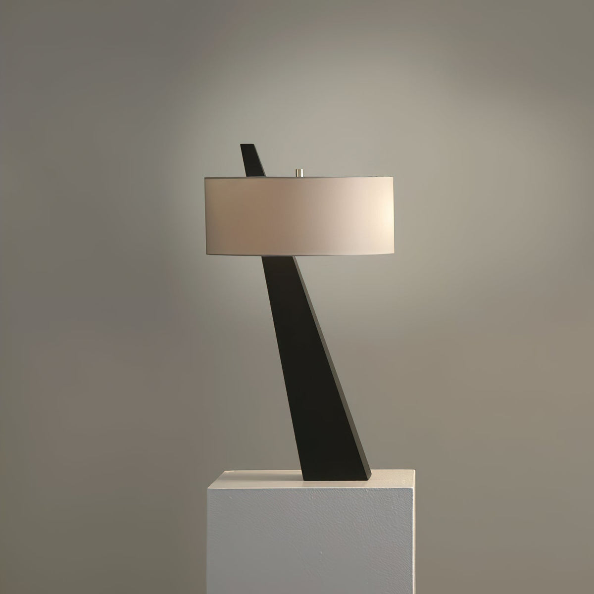 Avenalora lámpara de mesa Obelisk