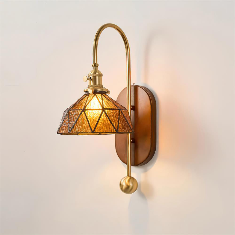 Aplique de pared de metal y vidrio con globo liso y placa trasera de madera
