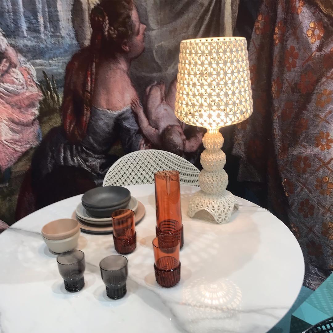 Lilah lámpara de mesa de acrílico de lujo