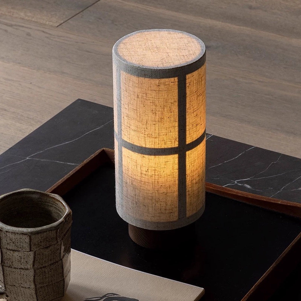 Lior lámpara de mesa minimalista de tejido