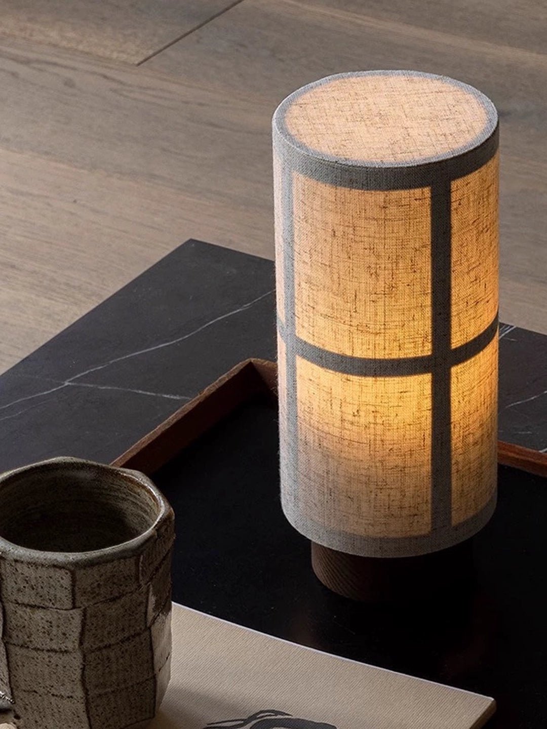 Lior lámpara de mesa minimalista de tejido